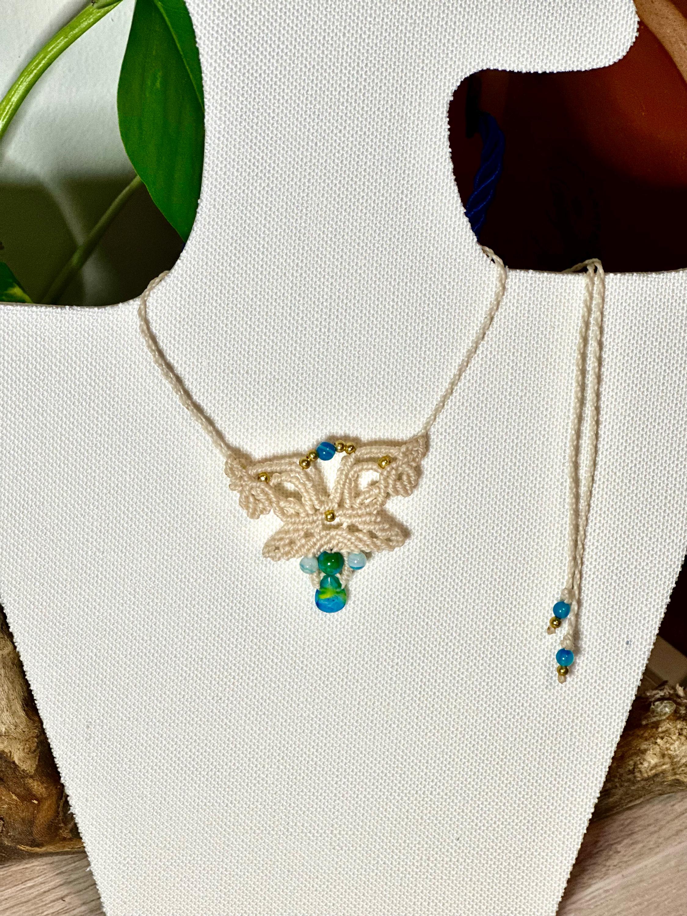 Handmade macrame necklace white with blue beads