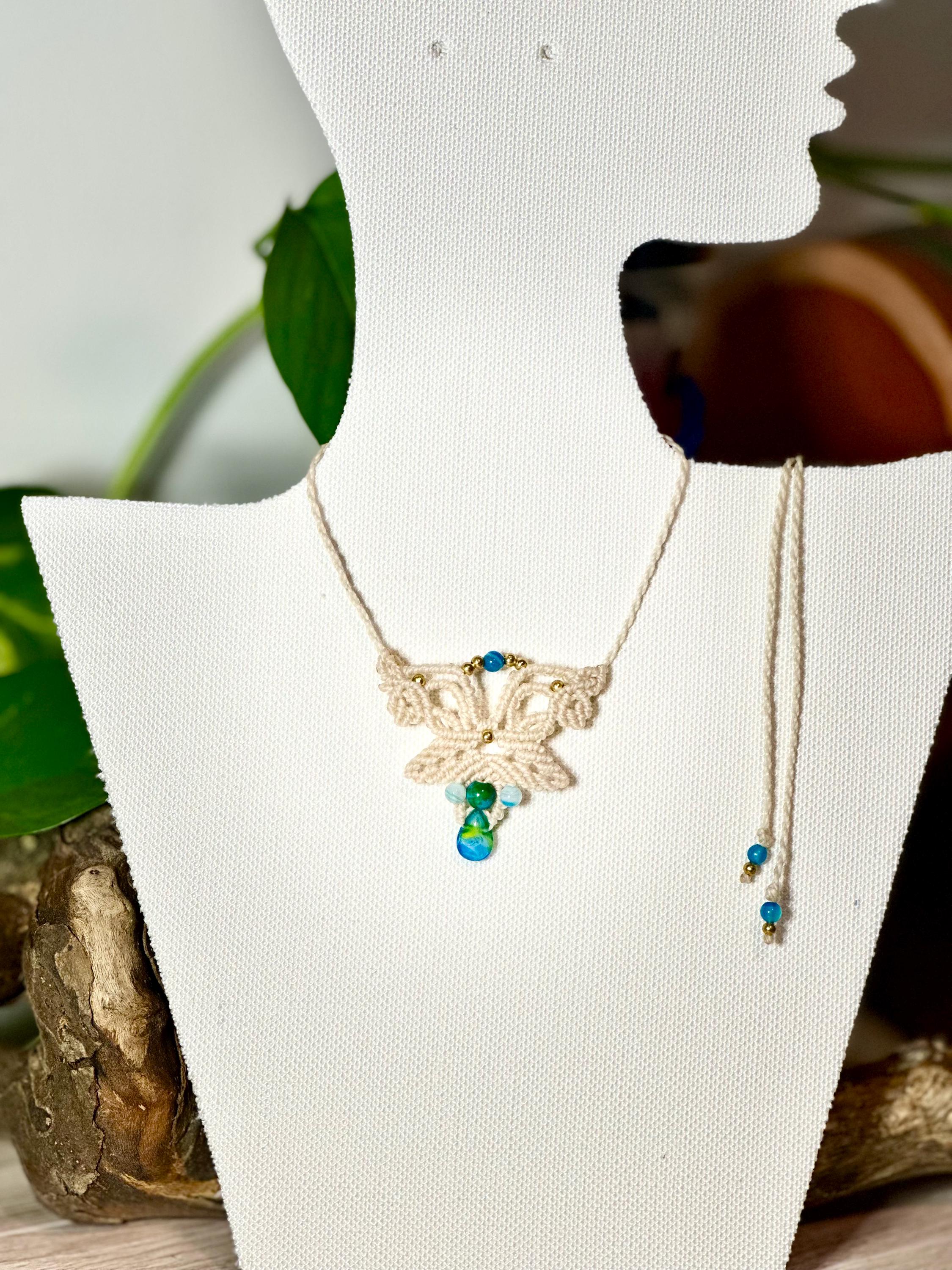 Handmade macrame necklace white with blue beads