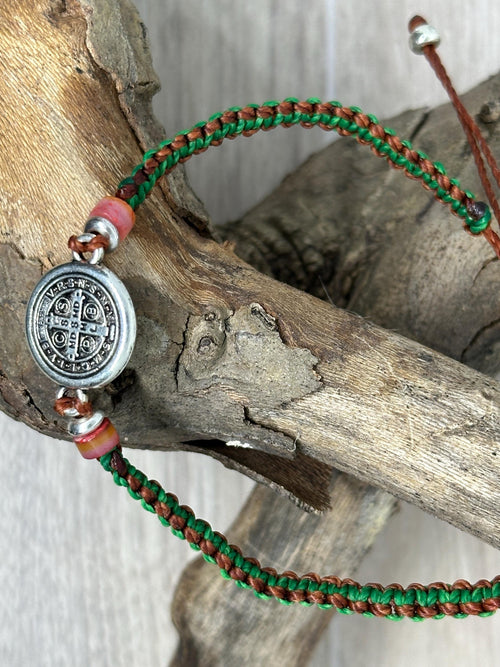 Adjustable trendy bracelet with silver color charm connector, macrame bracelet.
