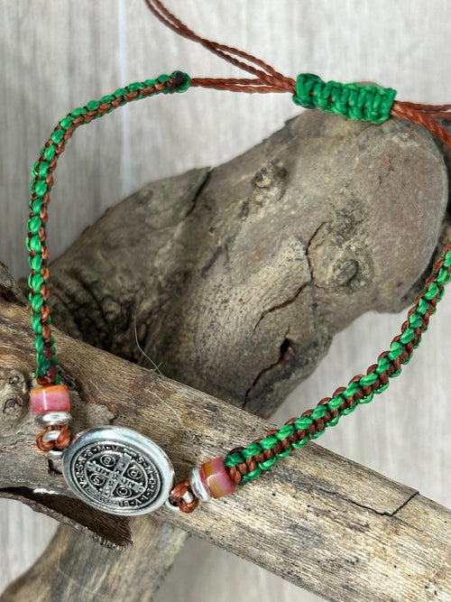 Adjustable trendy bracelet with silver color charm connector, macrame bracelet.