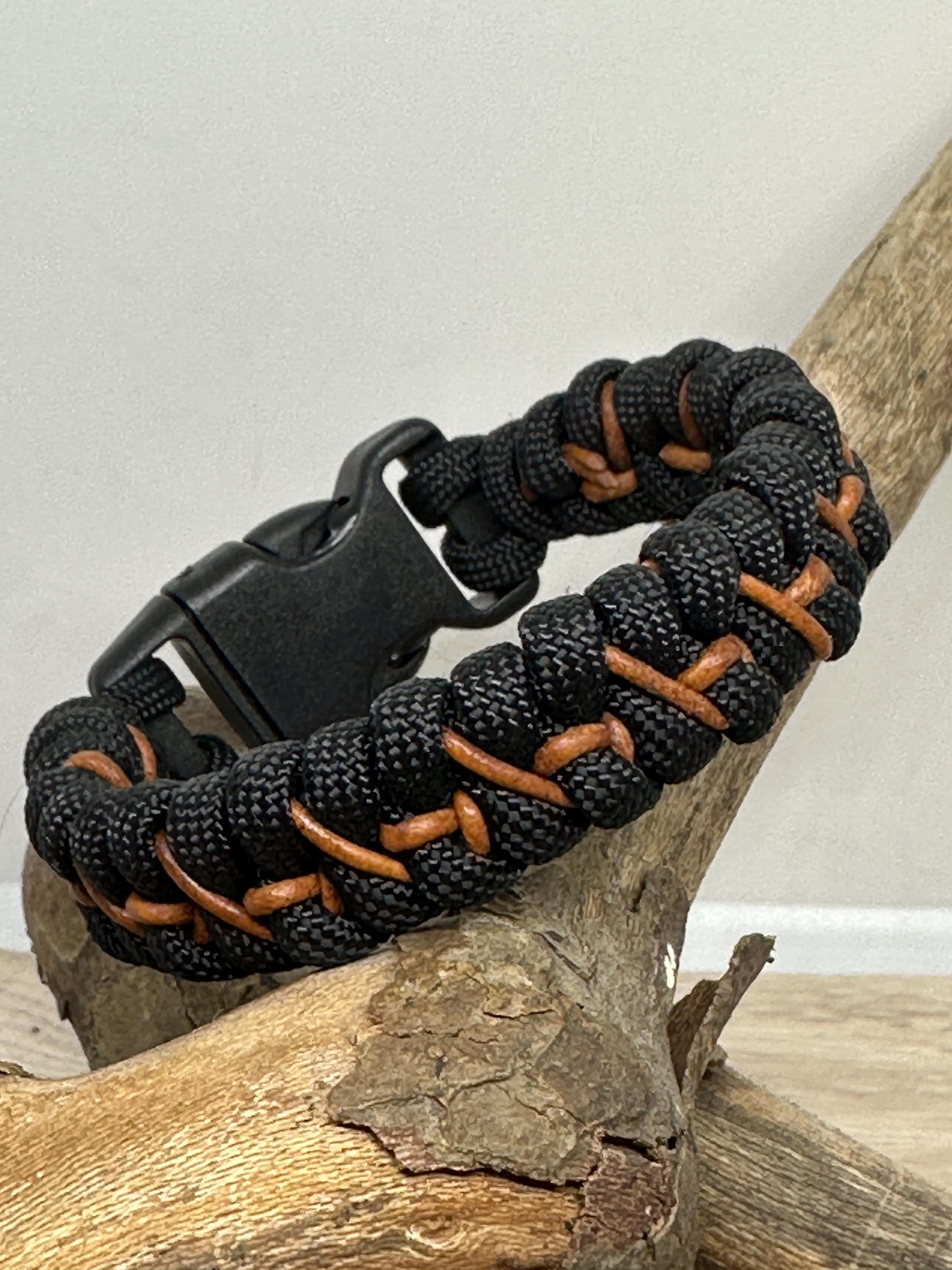 Paracord Men’s Bracelet, black with brown leather details, 8 inches